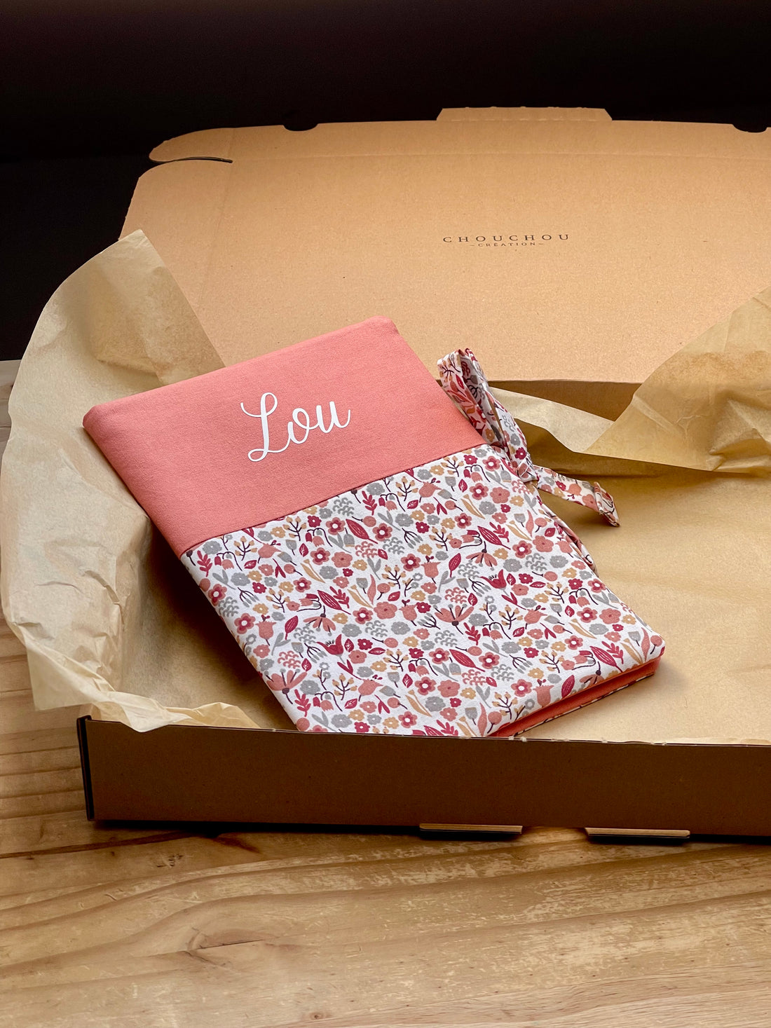 Coffret naissance Carnet de santé + Brosse et peigne personnalisé « Fleuri » 🌸