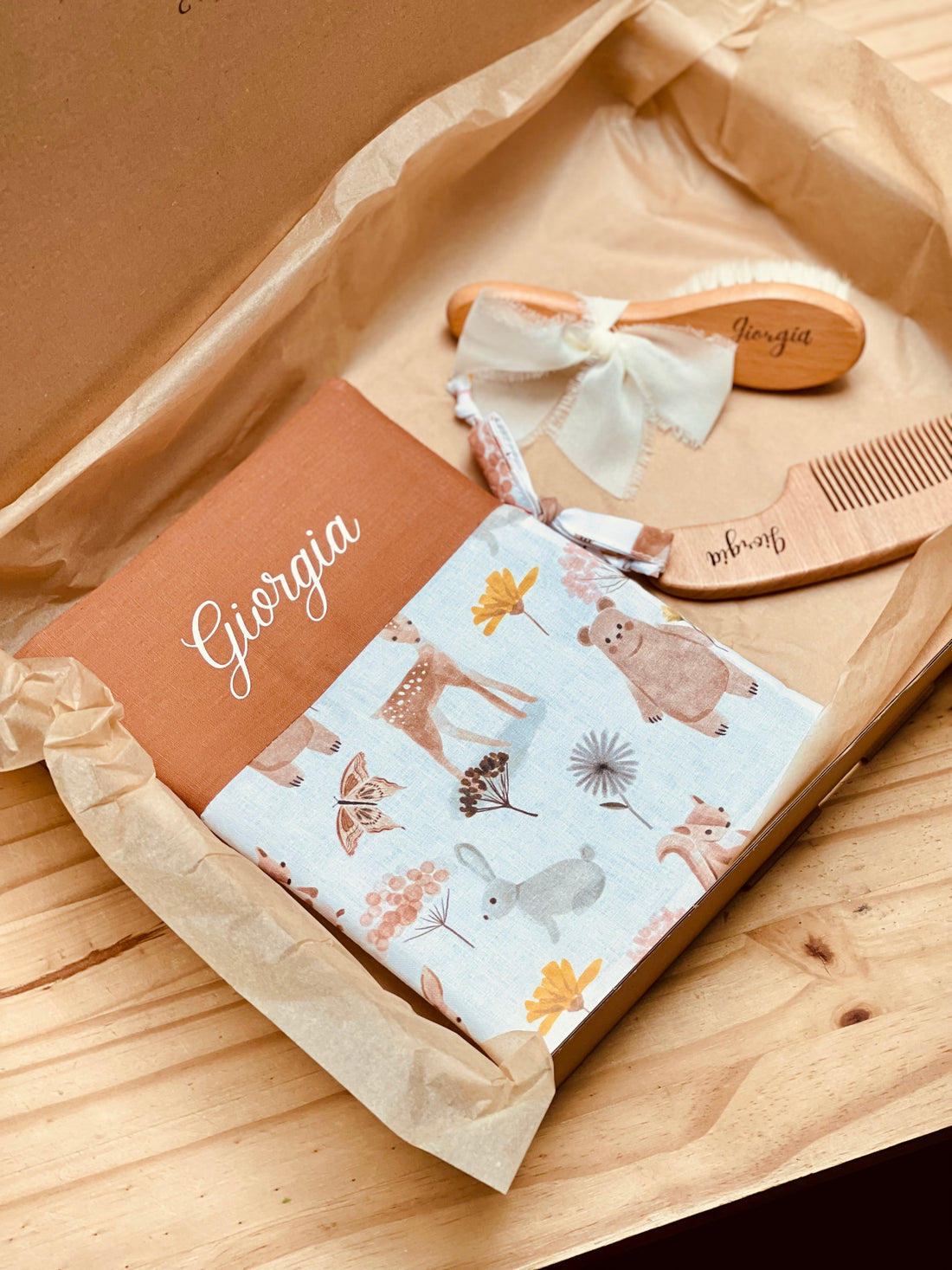 Coffret naissance Carnet de santé + Brosse et peigne personnalisé « Bichette »🐻