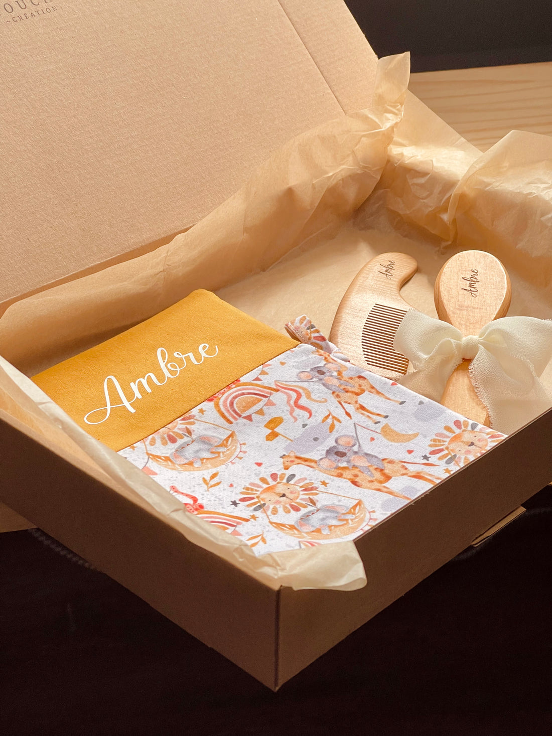 Coffret naissance Carnet de santé + Brosse et peigne personnalisé « Animaux Magiques »✨